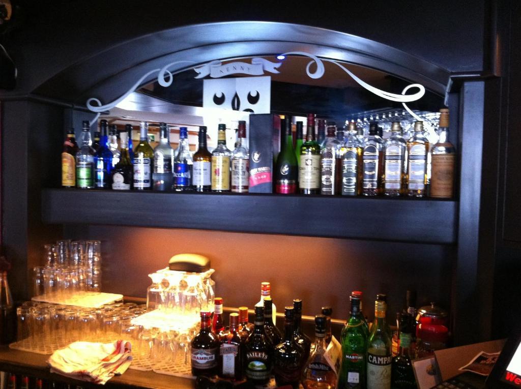 Galway Arms Inn Экстерьер фото