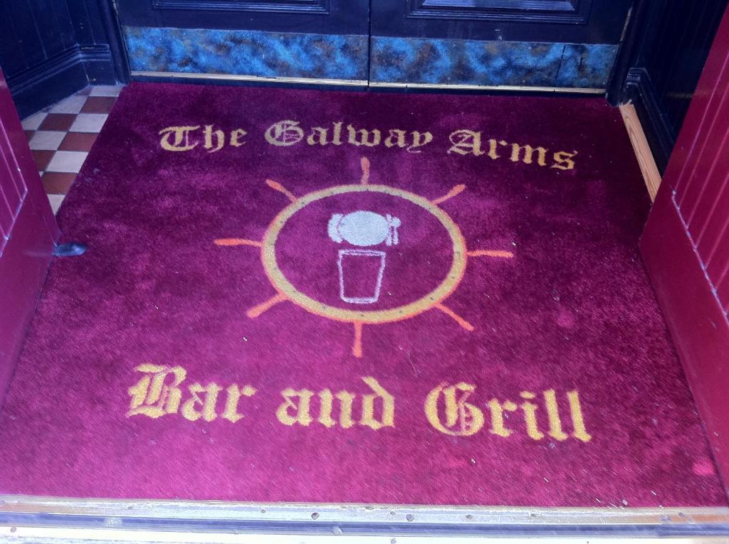 Galway Arms Inn Экстерьер фото