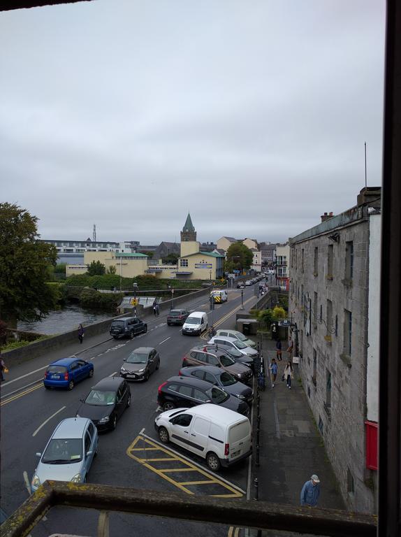 Galway Arms Inn Экстерьер фото
